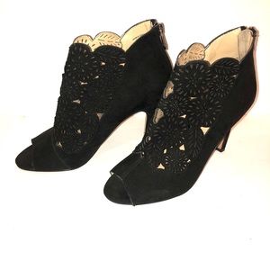 Adrianne Vittadini Black Ankle Boots .